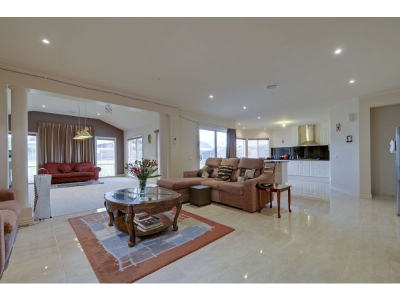 18 Duxbury Drive, Traralgon VIC 3844