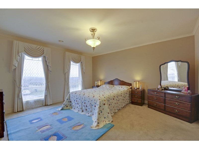 18 Duxbury Drive, Traralgon VIC 3844