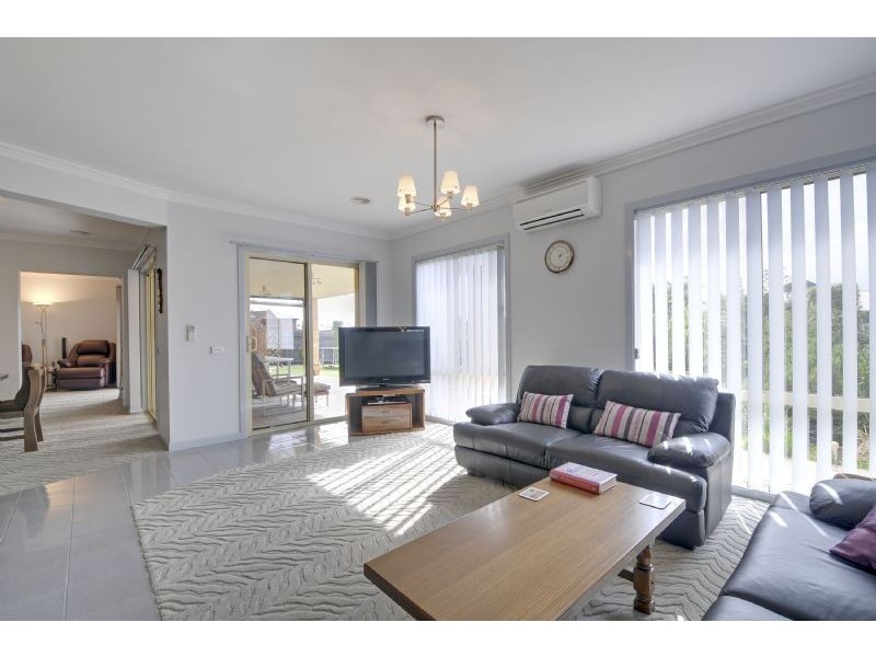 15 Kangaroo Grass Rise, Traralgon VIC 3844
