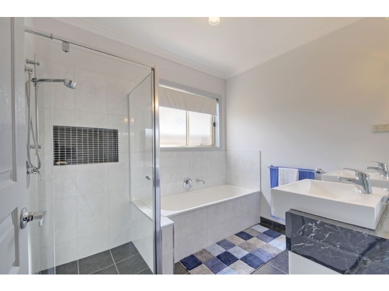 15 Kangaroo Grass Rise, Traralgon VIC 3844