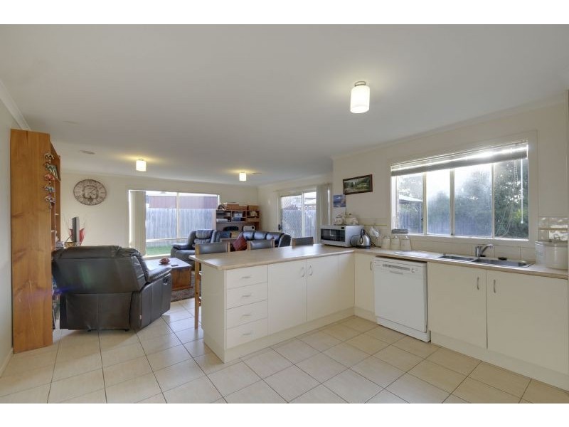 15 Myrtle Crescent, Traralgon VIC 3844