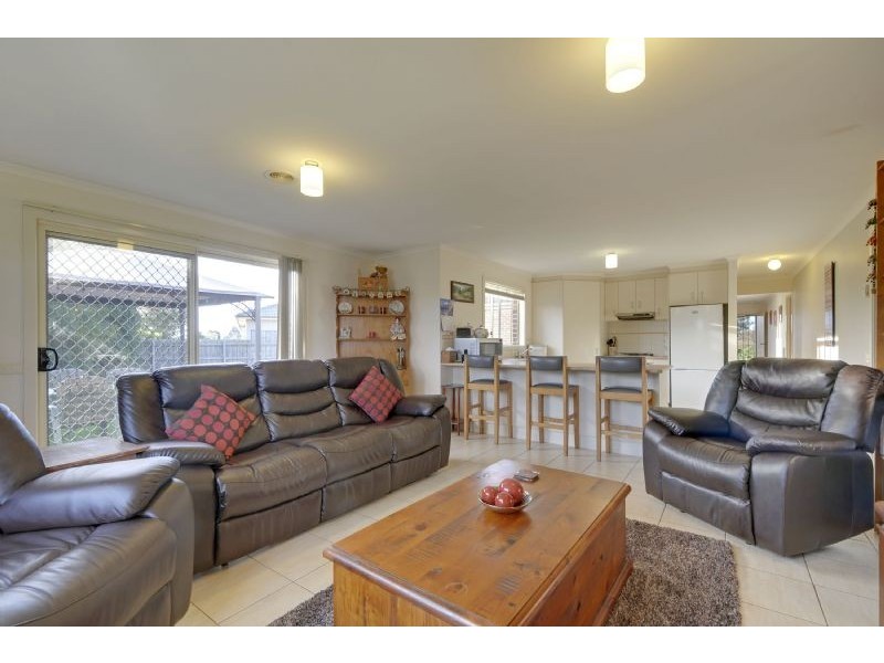 15 Myrtle Crescent, Traralgon VIC 3844