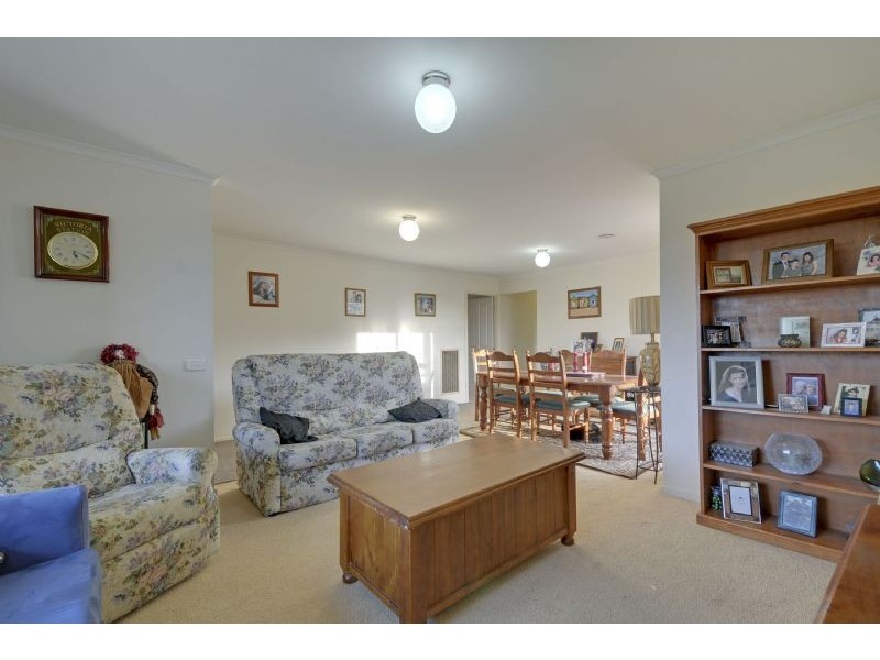 15 Myrtle Crescent, Traralgon VIC 3844