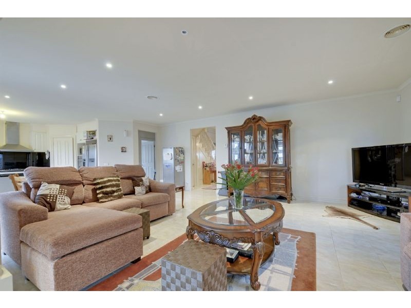 18 Duxbury Drive, Traralgon VIC 3844