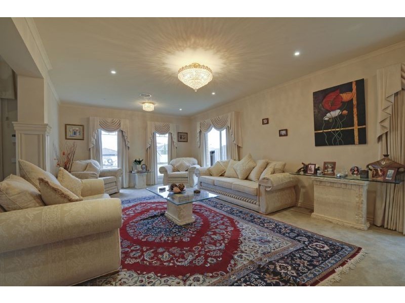 18 Duxbury Drive, Traralgon VIC 3844