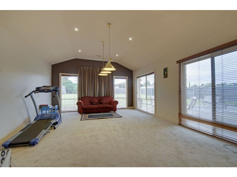 18 Duxbury Drive, Traralgon VIC 3844