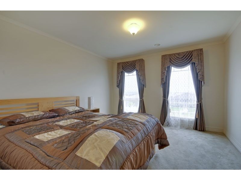 18 Duxbury Drive, Traralgon VIC 3844