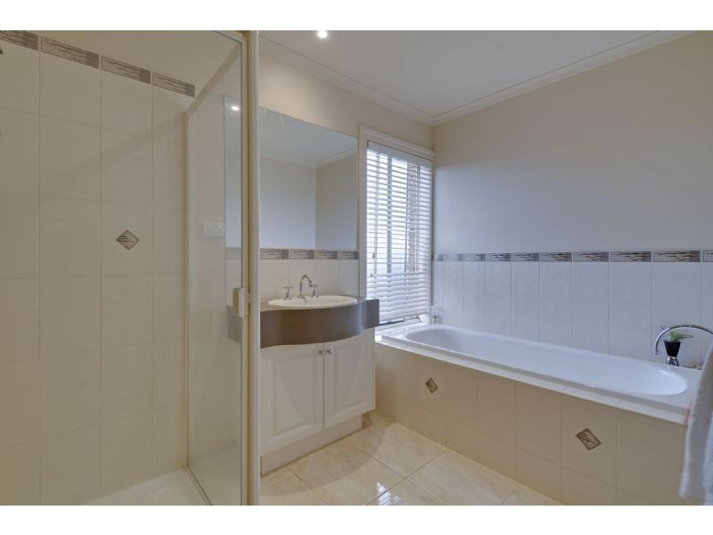 18 Duxbury Drive, Traralgon VIC 3844