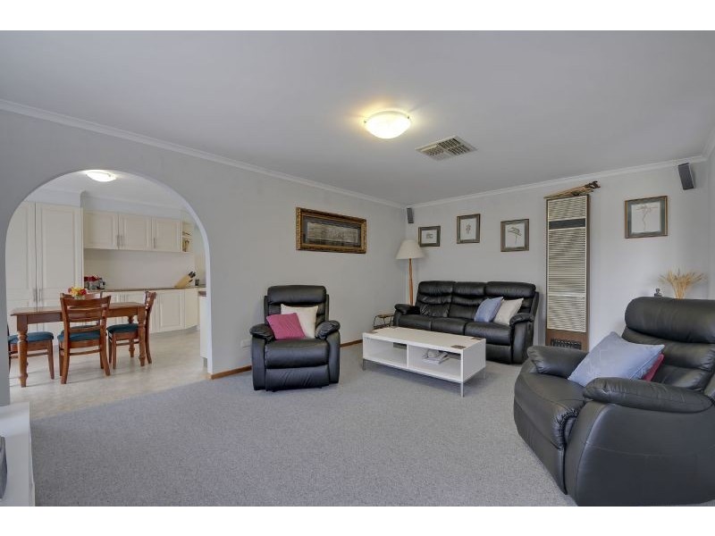 11 Rhodes Court, Glengarry VIC 3854