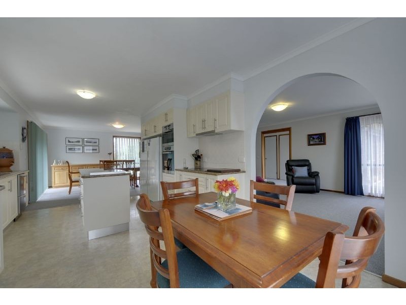 11 Rhodes Court, Glengarry VIC 3854