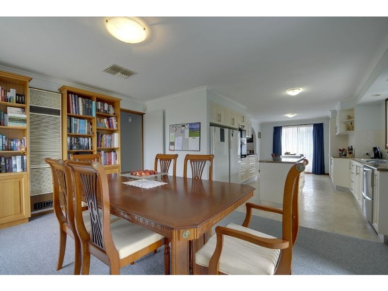 11 Rhodes Court, Glengarry VIC 3854