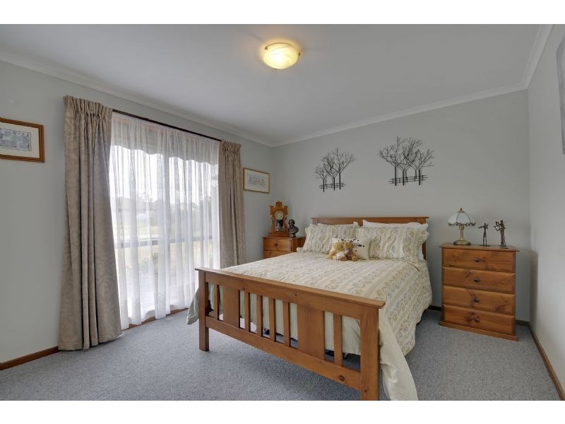 11 Rhodes Court, Glengarry VIC 3854