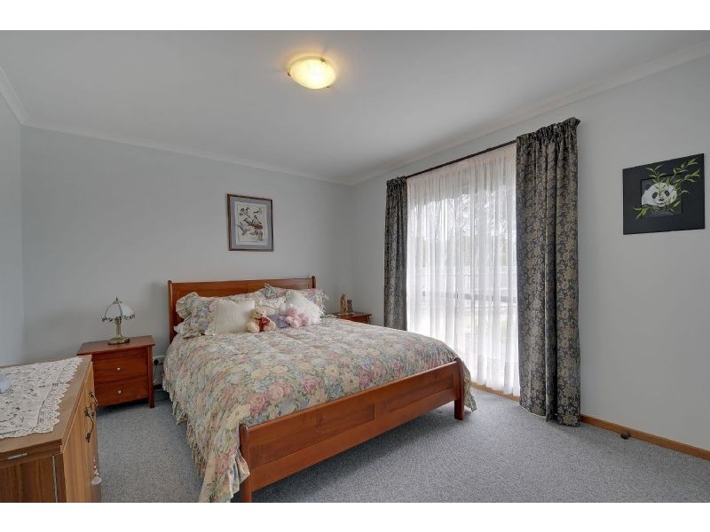 11 Rhodes Court, Glengarry VIC 3854