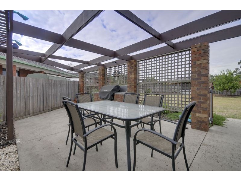 11 Rhodes Court, Glengarry VIC 3854