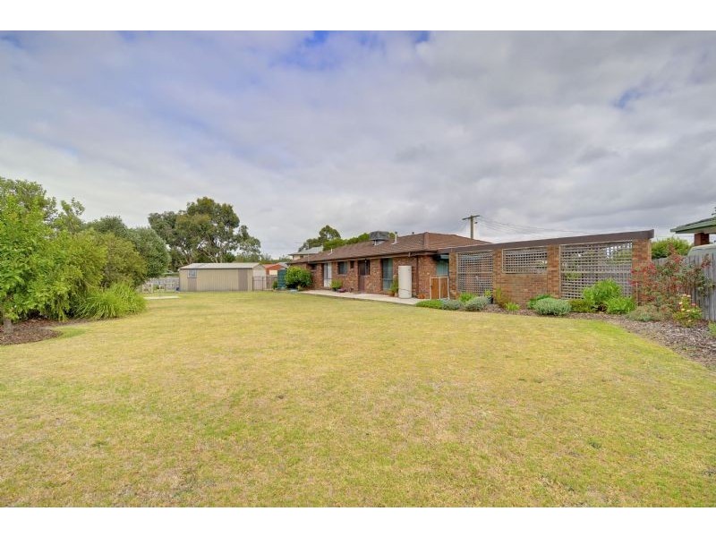 11 Rhodes Court, Glengarry VIC 3854