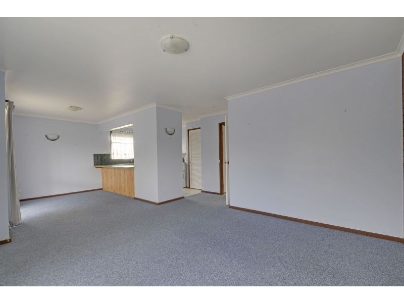 1/16 Sinclair Avenue, Morwell VIC 3840