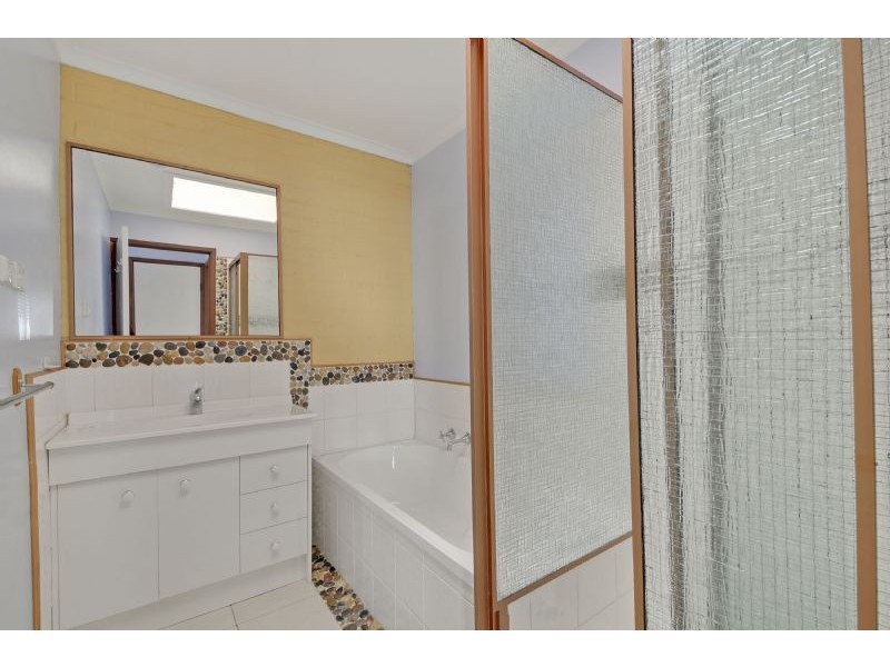 1/16 Sinclair Avenue, Morwell VIC 3840