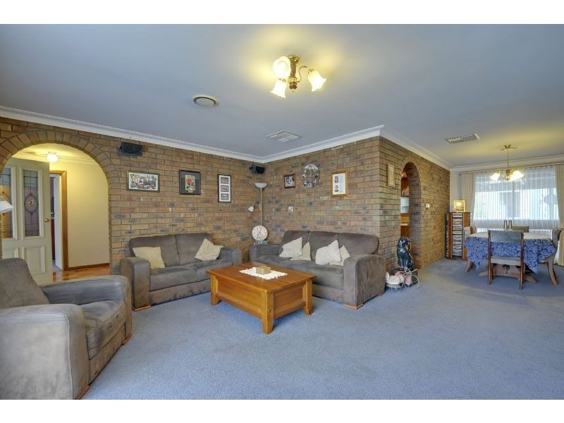 17 Wyung Drive, Morwell VIC 3840