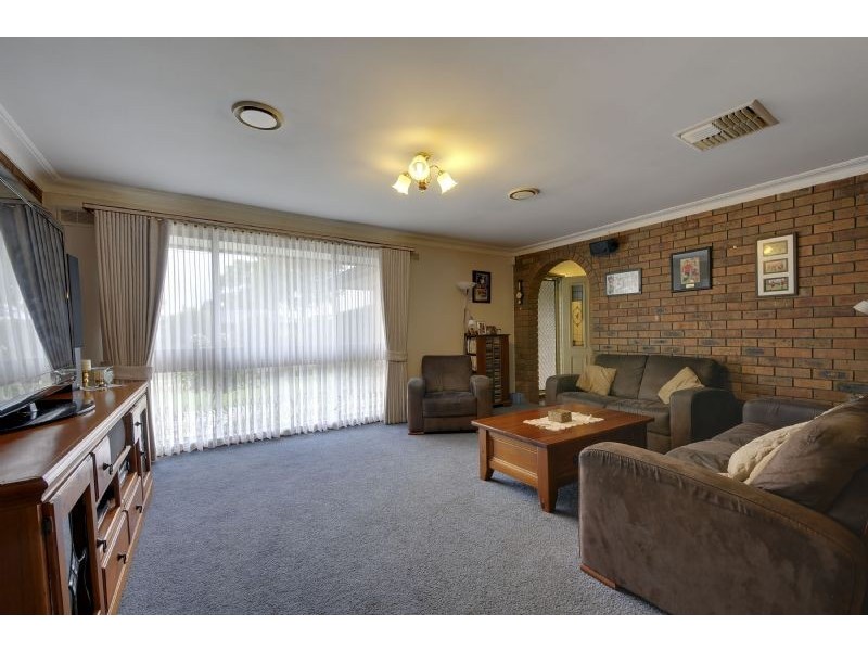 17 Wyung Drive, Morwell VIC 3840