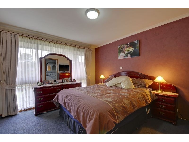 17 Wyung Drive, Morwell VIC 3840