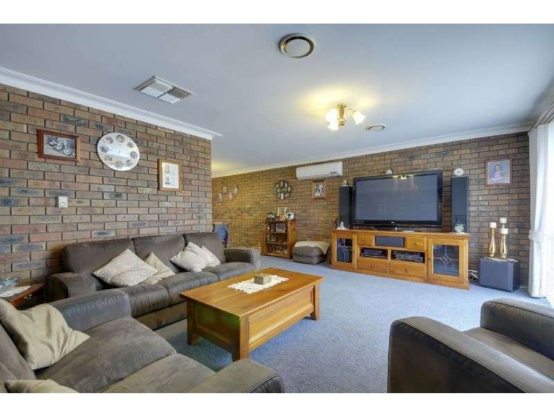 17 Wyung Drive, Morwell VIC 3840