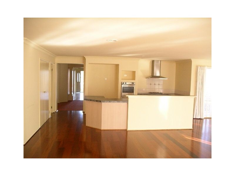 4 Stacey Street, Bunyip VIC 3815