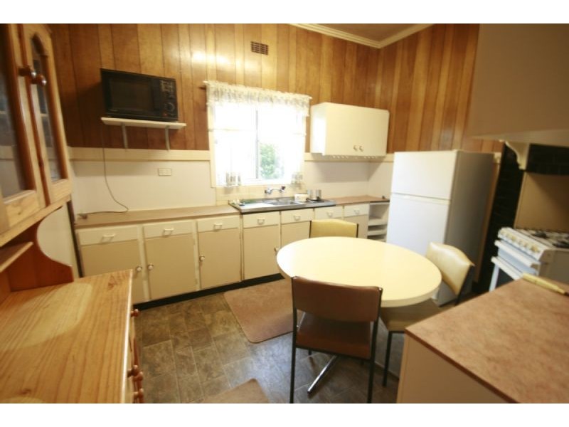 390 Fallon, Iona VIC 3815