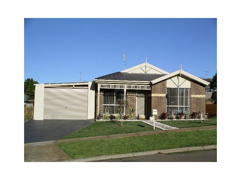 8 Toorongo Street, Drouin VIC 3818