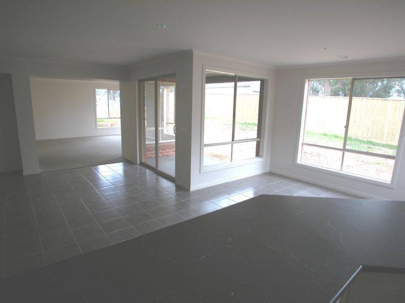 6 Lairds Rise, Garfield VIC 3814