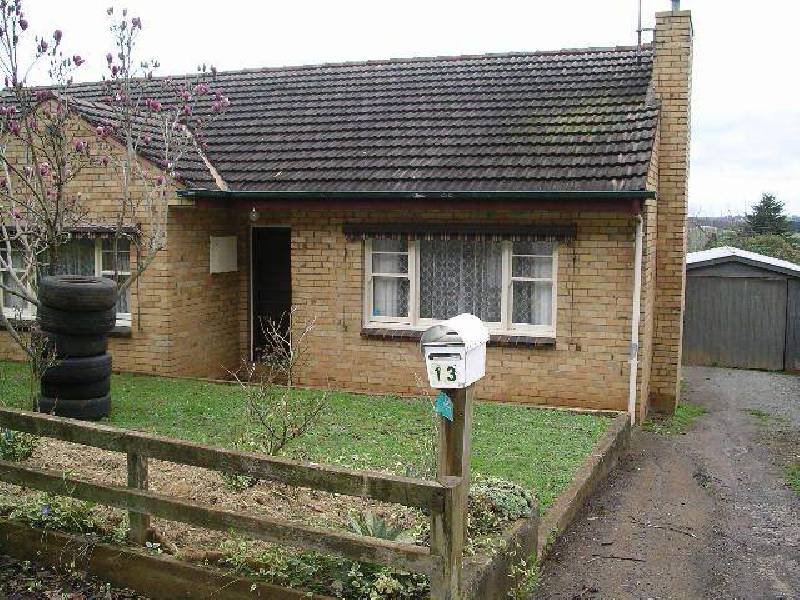 13 Railway Avenue, Drouin VIC 3818