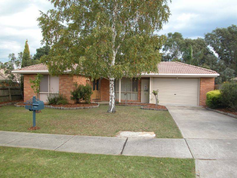 15 Adam Court, Drouin VIC 3818