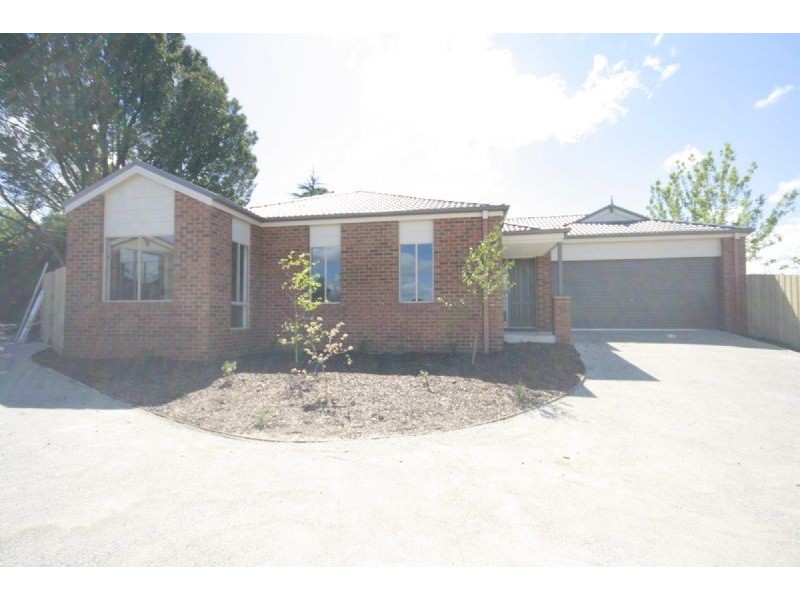 2/22 ALBERT ROAD, Drouin VIC 3818