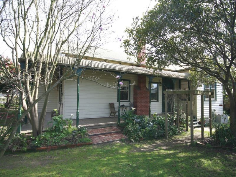 5 Young Street, Drouin VIC 3818