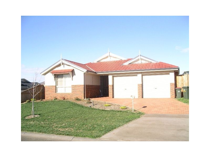 36 Lyndhurst Square, Drouin VIC 3818