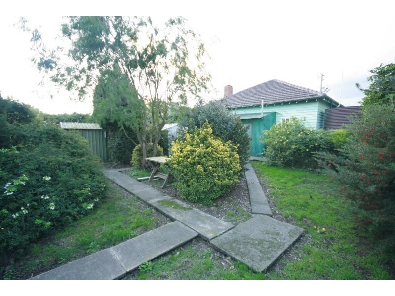 390 Fallon, Iona VIC 3815