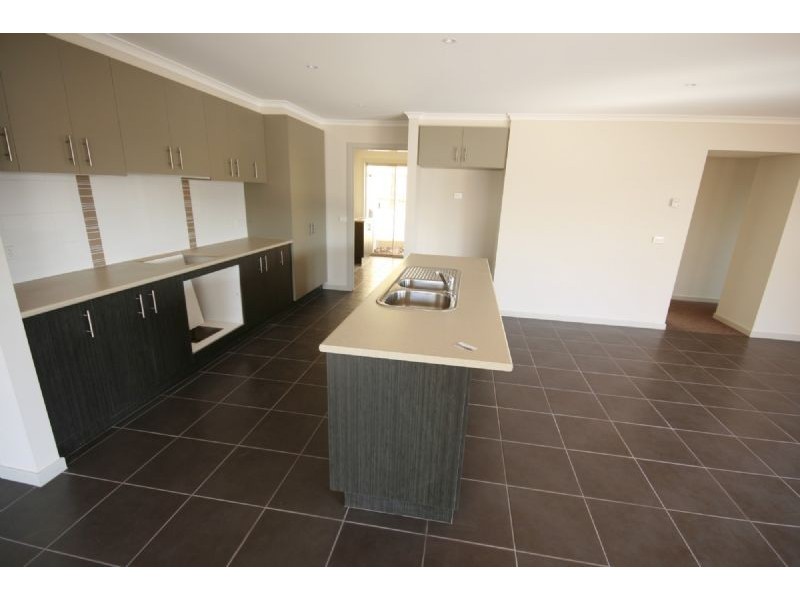 Drouin VIC 3818