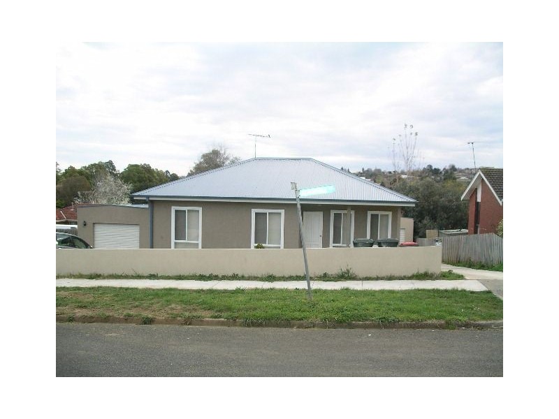 2/25 Henshall, Warragul VIC 3820