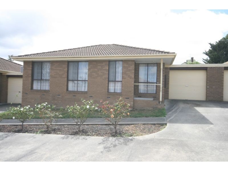 2/27 High, Bunyip VIC 3815