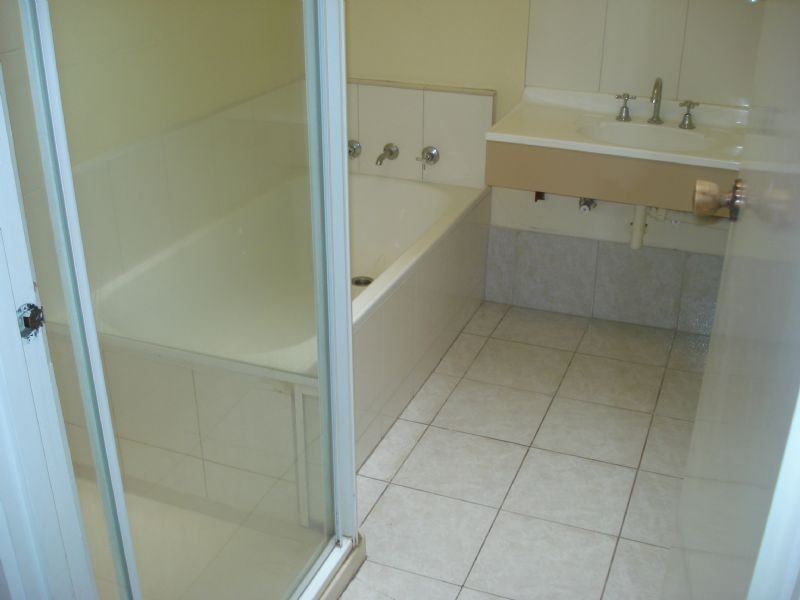 2/8 Dennis Street, Clayton VIC 3168