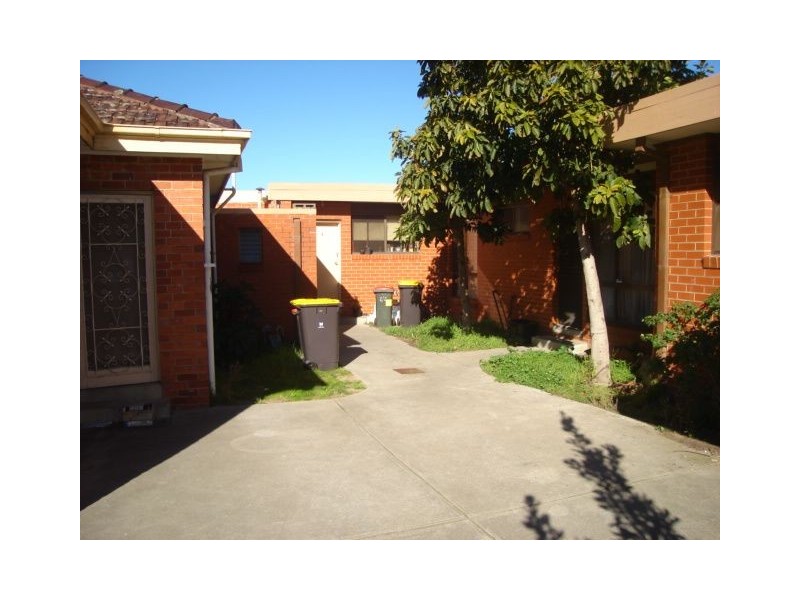 1/2 Howard Court, Clayton VIC 3168
