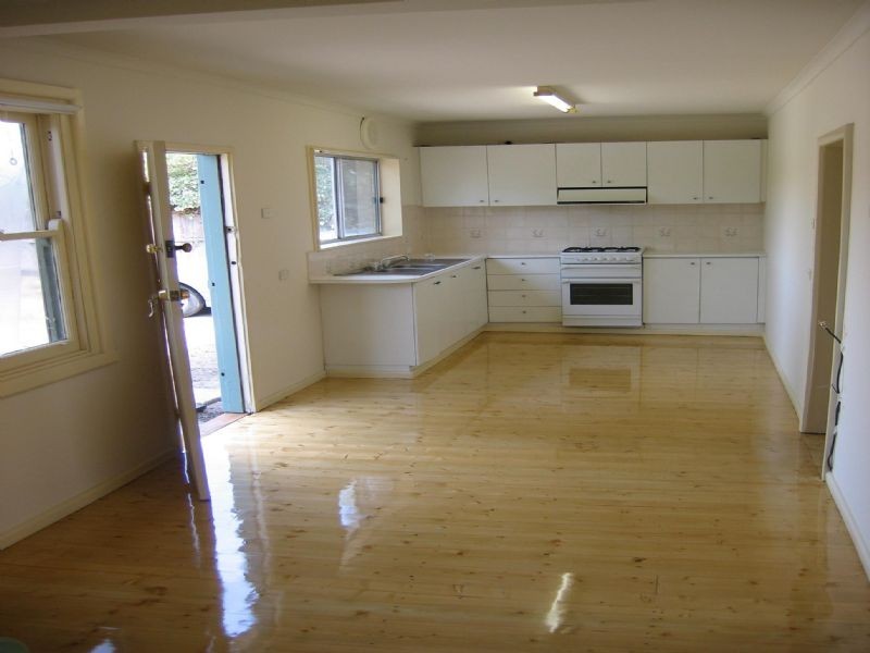 16 Thomas Street, Clayton VIC 3168