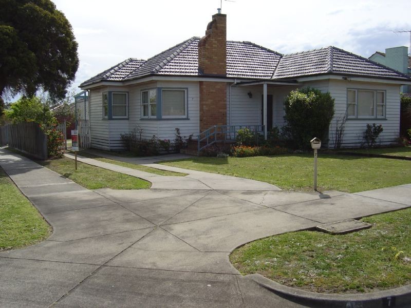 7 ROYALTY STREET, Clayton VIC 3168