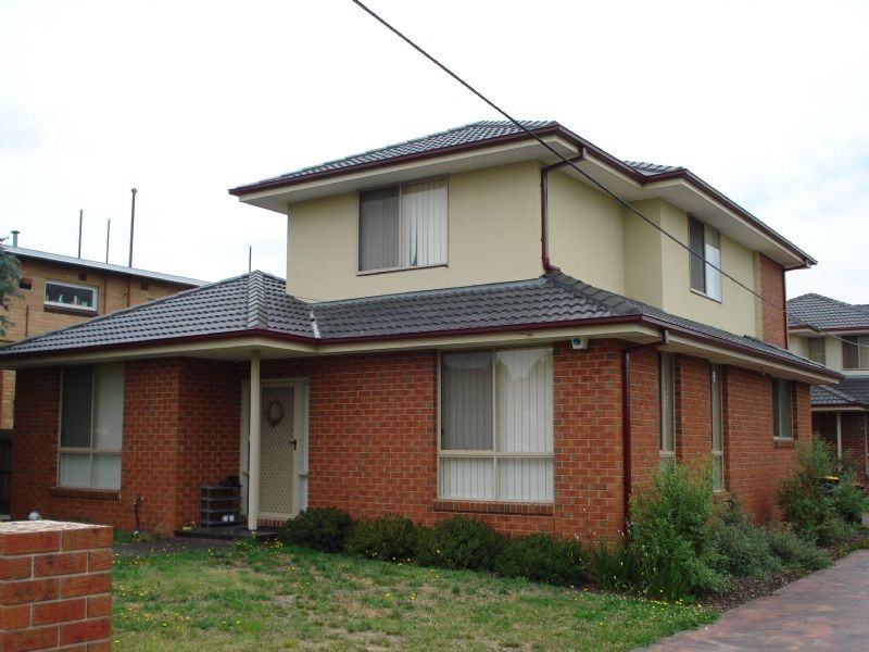 1/8 Manatunga Street, Clayton VIC 3168