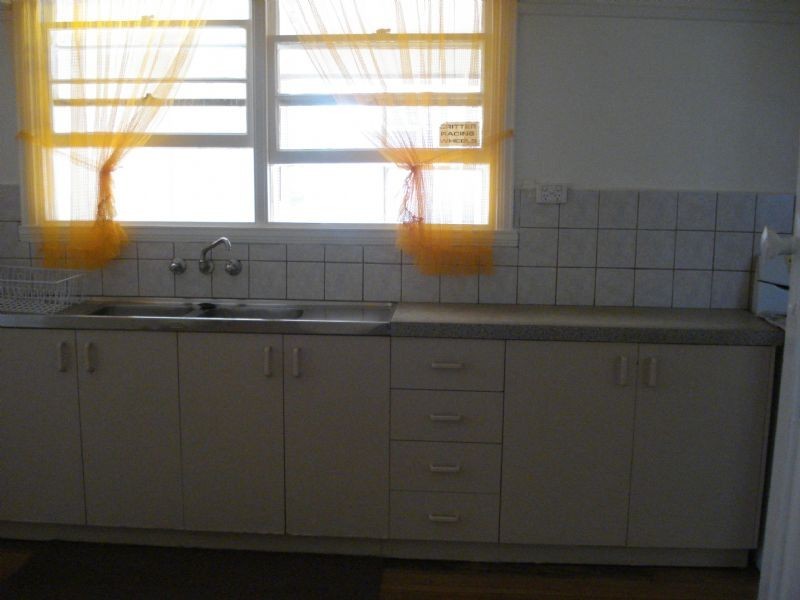 27 Frank Avenue, Clayton South VIC 3169