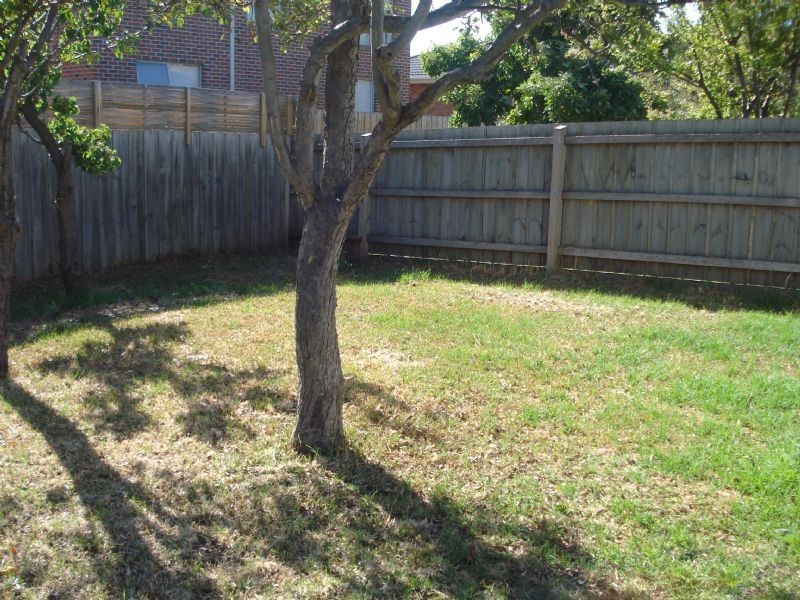 27 Frank Avenue, Clayton South VIC 3169