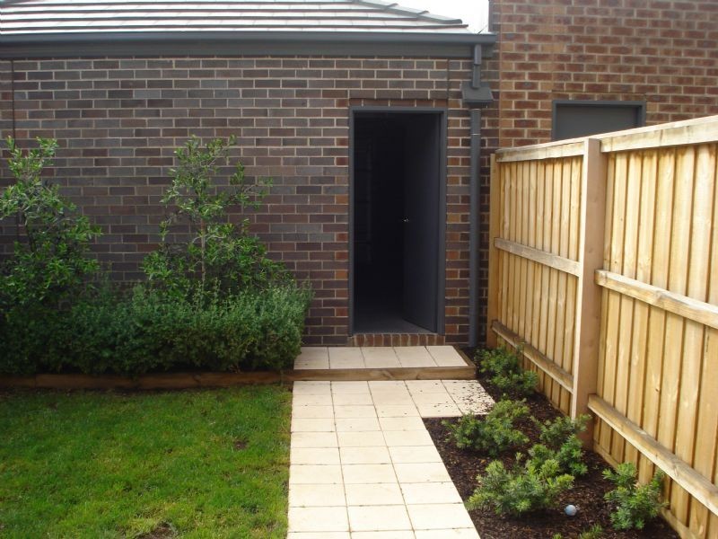 22 Botanic Drive, Clayton South VIC 3169