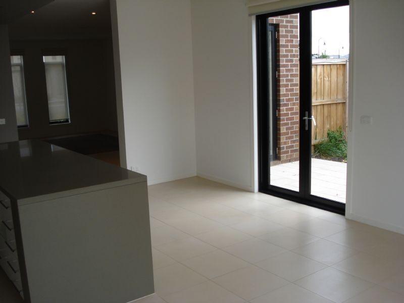 8 Evergreen Boulevard, Clayton South VIC 3169