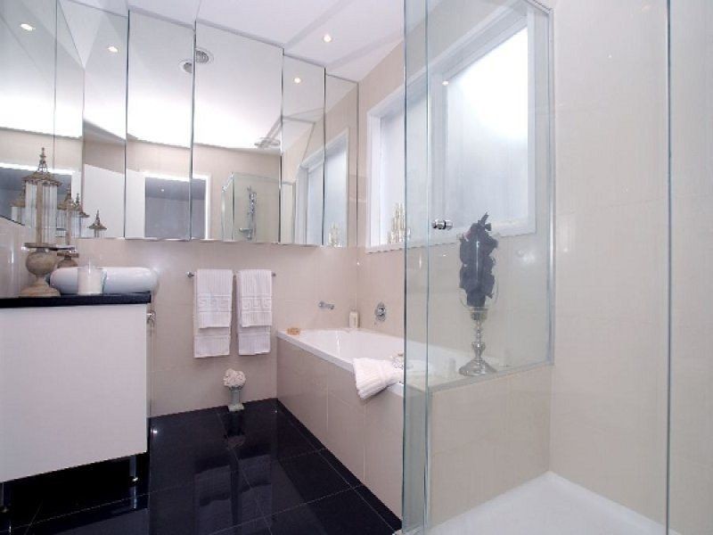 2/70 Harlington Street, Clayton VIC 3168