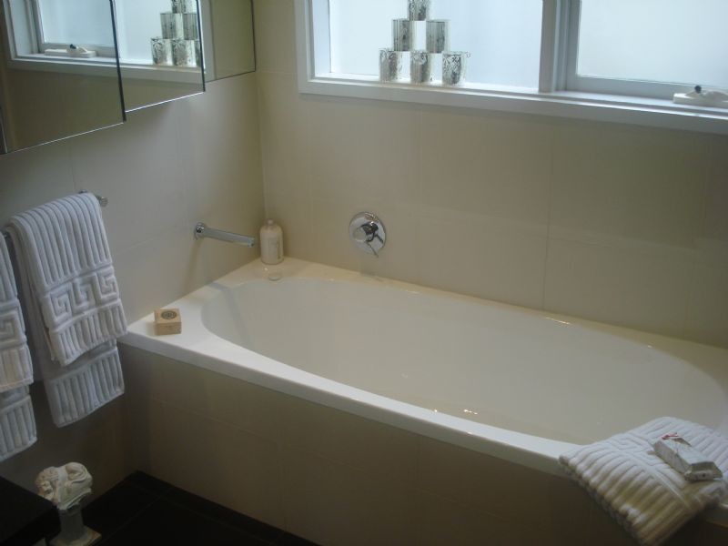 2/70 Harlington Street, Clayton VIC 3168