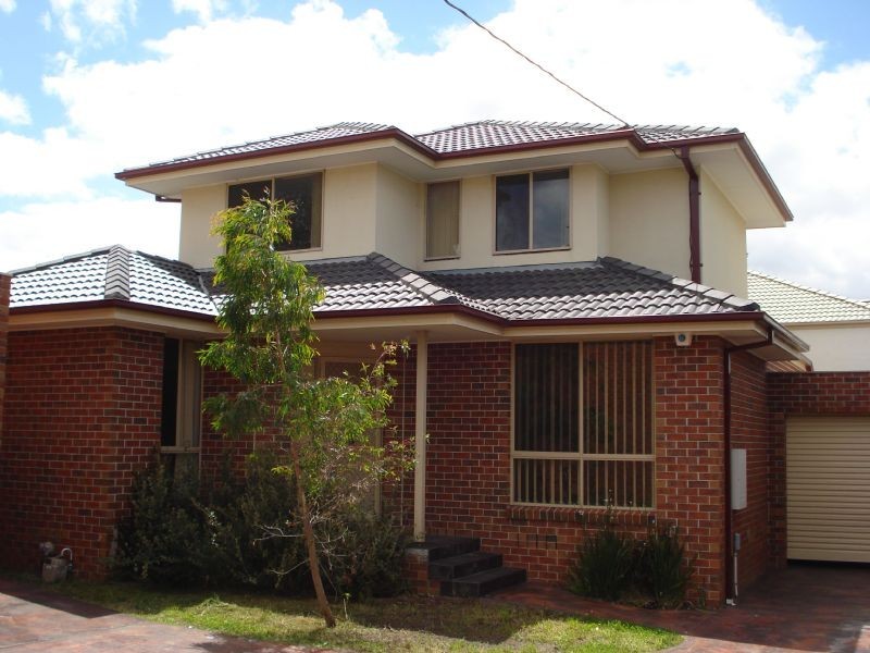 2/8 Manatunga Street, Clayton VIC 3168